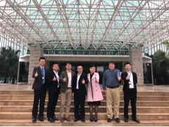 【企业新闻】健客网副总裁朱姗、淡蓝公益大健康事业部总监薛珲一行莅临中国尊龙凯时药业调研、交流