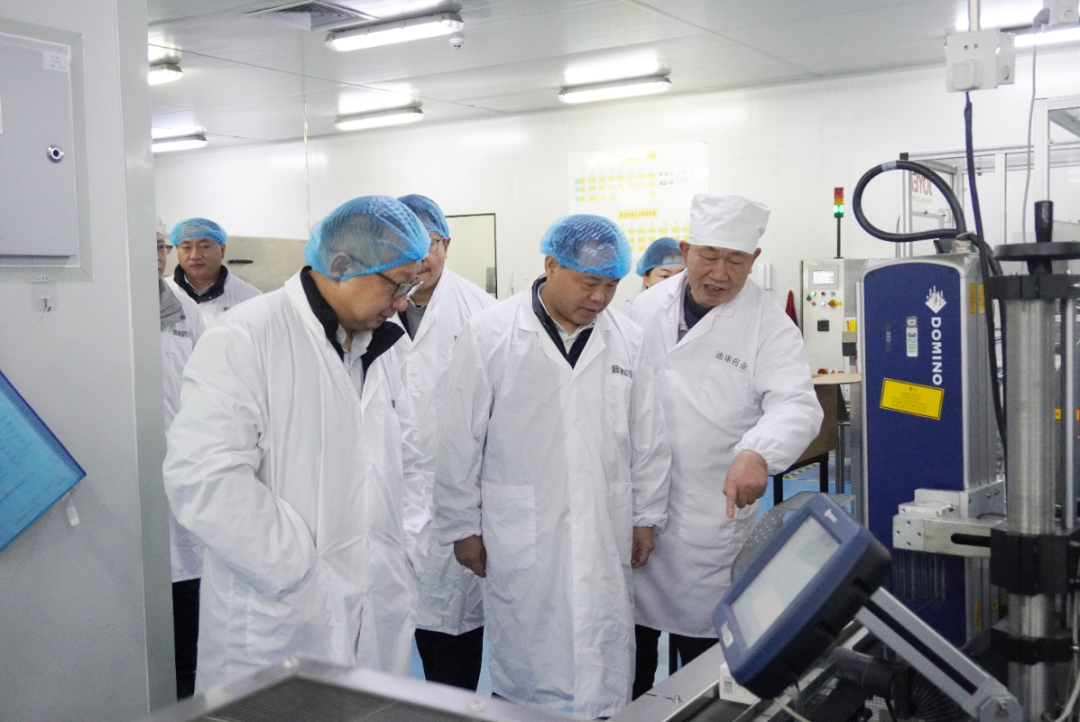 【企业新闻】重庆市万州经开区党工委副书记、管委会主任，区政府党组副书记钟涛一行莅临中国尊龙凯时药业考察调研